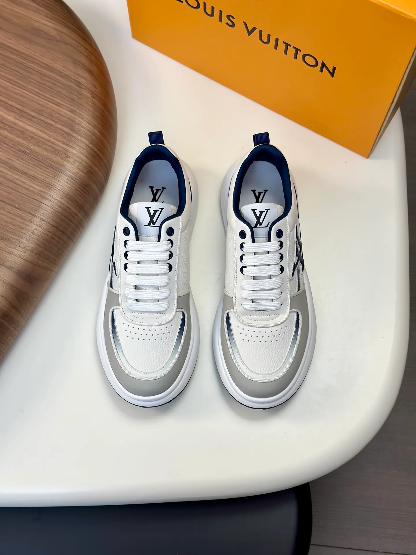 Men's shoes💰780 Lv 🔍Top purchasing agent🇮🇹 Louis Vuitton, the sports sneaker counter is synchronized, the uppers are imported from Italy, high-quality splicing colorful and complex crafts, the imported mesh padding is soft and comfortable, soles: original soles specially provided by the original factory, T men's men's shoes 💰U exclusive movable molded soles are super comfortable, original factory and single goods, 🔍🔍high quality, you can enter and leave the counter at will, welcome to compare, code number 38-44 (customized 45)